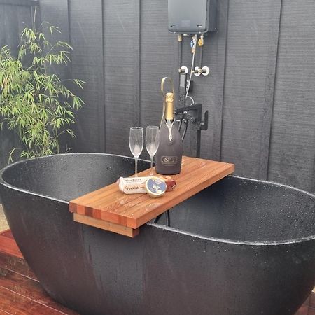 Bach22 Rustic Romantic Getaway Te Puna Экстерьер фото